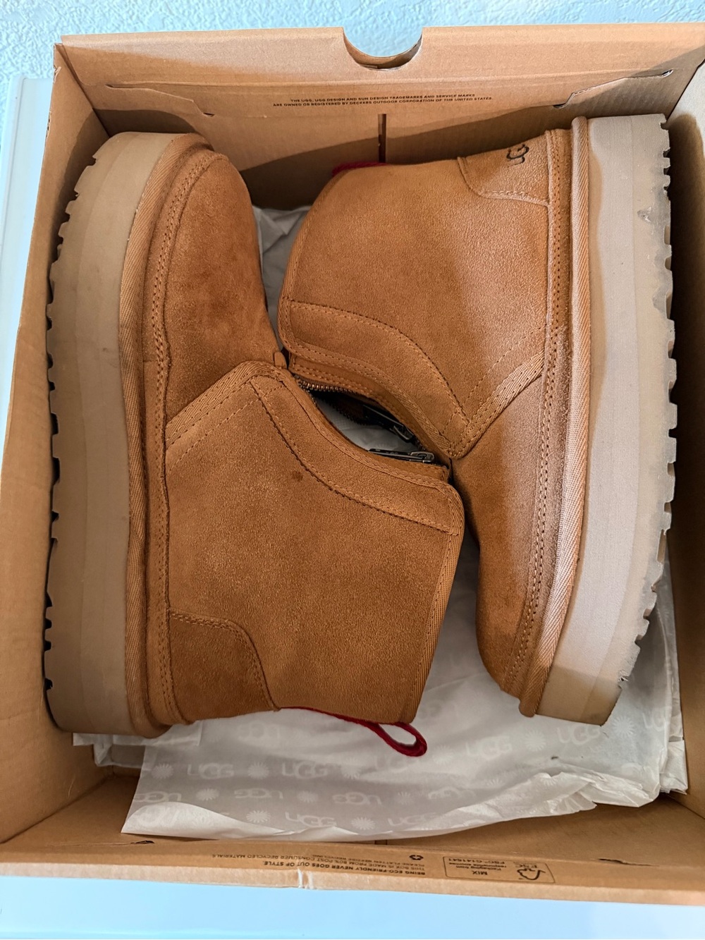UGG woman’s Short Boots in Chestnut with Red Pull Tab